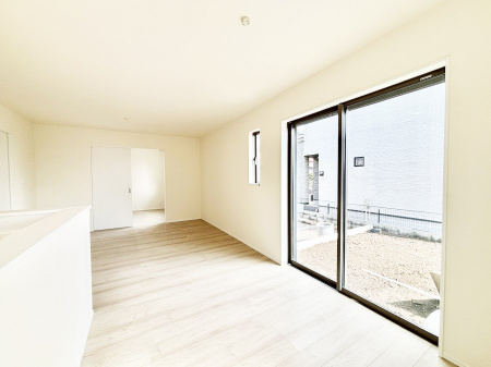 ���r���O�@�傫�ȑ����炽���Ղ�̗z���ƕ����������郊�r���O