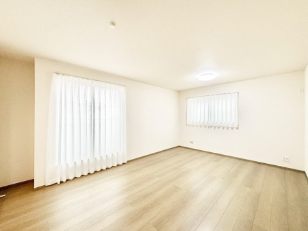 ���̑����ρ@�Ƒ��̏Ί炪���R�Ɛ��܂�Ă���A����ȕ��͋C�̃_�C�j���O�Ɏd�オ���Ă��܂��B