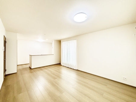 ���r���O�@���邢�z���������A�����̕��͋C�ɖ�������郊�r���O�E�_�C�j���O�B 