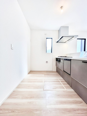 �L�b�`���@�u�₩�ȕ����ʂ蔲����L�b�`���B��������̂Ŗ��邭���C�ɂ��𗧂��܂��B