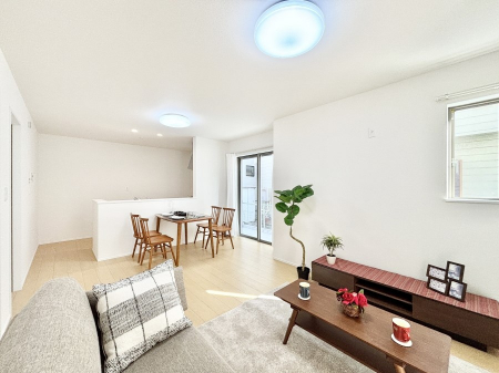 ���r���O�@���邢�z���������A�����̕��͋C�ɖ�������郊�r���O�E�_�C�j���O�B