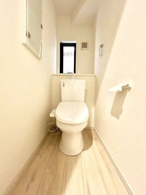 �g�C���@�g�C����1�K��2�K���ꂼ��ɔz�u����Ă��ĂƂĂ��֗��ł��B 