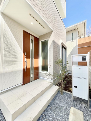 ���ց@��؂ȉƑ��A���q���o�}���錺�ցB