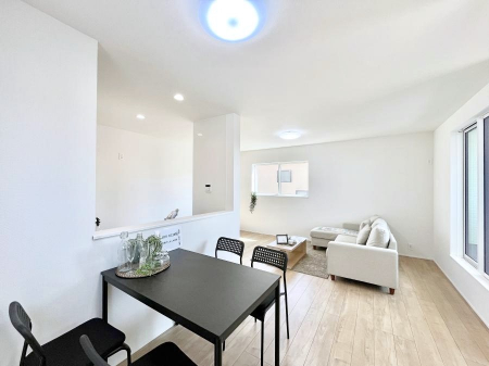 ���̑����ρ@�Ƒ��̏Ί炪���R�Ɛ��܂�Ă���A����ȕ��͋C�̃_�C�j���O�Ɏd�オ���Ă��܂��B