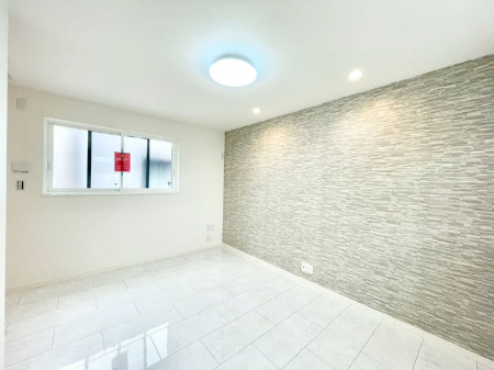 ���r���O�@���邢�z���������A�����̕��͋C�ɖ�������郊�r���O�E�_�C�j���O�B 