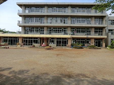 ���ӊ��@���w�Z 1880m �K�u��s�����菬�w�Z