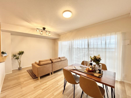 ���r���O�@�傫�ȑ����炽���Ղ�̗z���ƕ����������郊�r���O