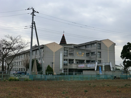 ���ӊ��@���w�Z 440m �O���s�����䒆�w�Z