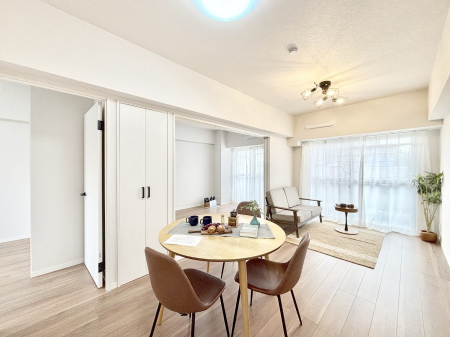 ���r���O�@���邢�z���������A�����̕��͋C�ɖ�������郊�r���O�_�C�j���O 