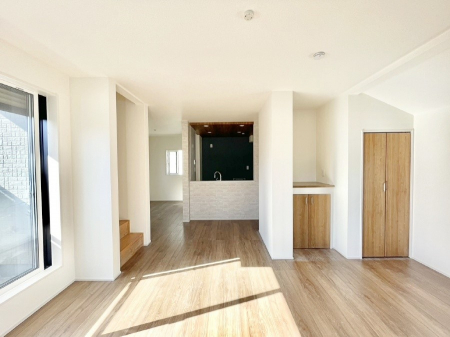 ���̑����ρ@�����u�������܁v�u��������v�Ƒ��Ƃ̃R�~���j�P�[�V�������[�܂郊�r���O�C���K�i������܂��B