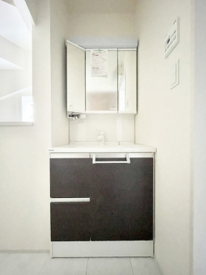 ���ʑ�E���ʏ��@�O�ʋ��̗��ɁA���ϕi��q���p�i�Ȃǂ����[�\�B���ʑ����������ƕۂ��܂��I