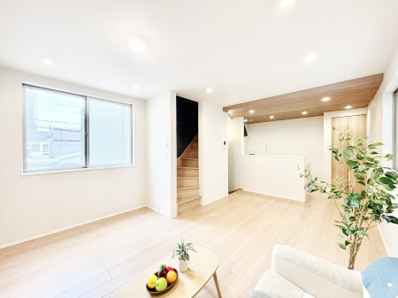 ���r���O�@���邢�z���������A�����̕��͋C�ɖ�������郊�r���O�_�C�j���O