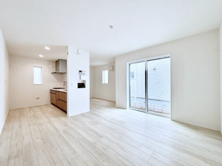 ���r���O�@���邢�z���������A�����̕��͋C�ɖ�������郊�r���O�E�_�C�j���O�B �@