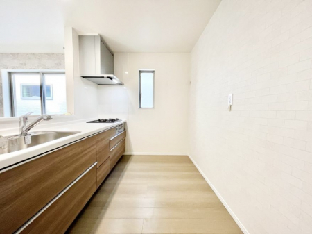 �L�b�`���@�u�₩�ȕ����ʂ蔲����L�b�`���B��������̂Ŗ��邭���C�ɂ��𗧂��܂��B