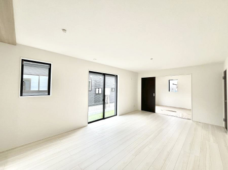 ���r���O�@���邢�z���������A�����̕��͋C�ɖ�������郊�r���O�E�_�C�j���O�B 