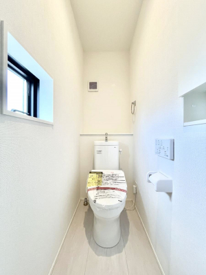 �g�C���@�g�C����1�K��2�K���ꂼ��ɔz�u����Ă��ĂƂĂ��֗��ł��B 