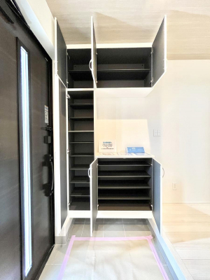 ���̑����ρ@�����Ղ���[�ł���V���[�Y�{�b�N�X�ŉƑ��S���̌C���A���ւ�������B  