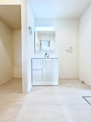 ���ʑ�E���ʏ��@��Ƃ�̐��ʃX�y�[�X�Œ��̐g�x�x���X���[�Y��