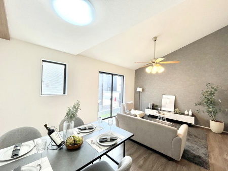 ���r���O�@�傫�ȑ����炽���Ղ�̗z���ƕ����������郊�r���O