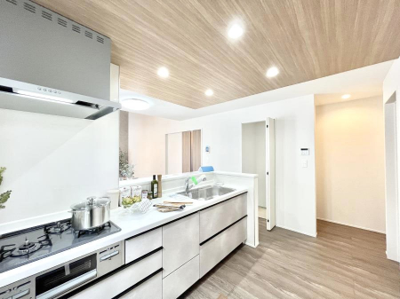 �L�b�`���@���������Ȃ���ł����Ƒ��Ƃ̉�b���y���߂�ΖʃL�b�`��