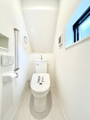 �g�C���@�g�C����1�K��2�K���ꂼ��ɔz�u����Ă��ĂƂĂ��֗��ł��B 