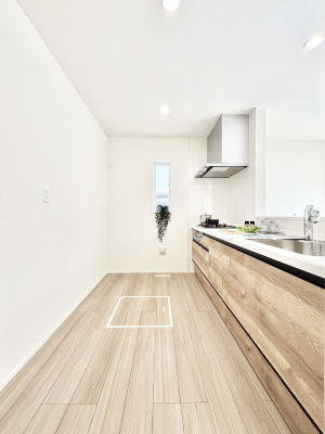 �L�b�`���@�u�₩�ȕ����ʂ蔲����L�b�`���B��������̂Ŗ��邭���C�ɂ��𗧂��܂��B�@