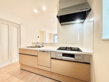 �L�b�`���@���������Ȃ���ł����Ƒ��Ƃ̉�b���y���߂�ΖʃL�b�`��