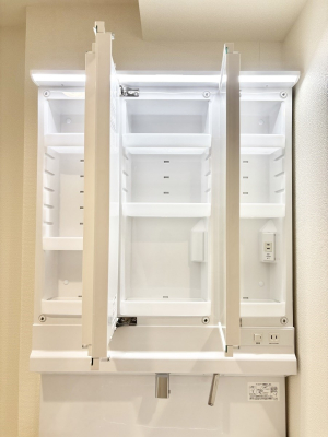 ���̑����ρ@�O�ʋ��̗��ɁA���ϕi��q���p�i�Ȃǂ����[�\�B���ʑ����������ƕۂ��܂��I