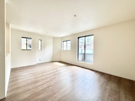 ���̑����ρ@�Ƒ��̏Ί炪���R�Ɛ��܂�Ă���A����ȕ��͋C�̃_�C�j���O�Ɏd�オ���Ă��܂��B