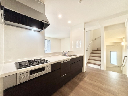 �L�b�`���@���������Ȃ���ł����Ƒ��Ƃ̉�b���y���߂�ΖʃL�b�`��