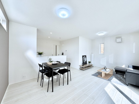 ���r���O�@�Z�ޕ��̌��������o�����A�C���e���A���l����̂��y���݂ȃ��r���O�ł��I 