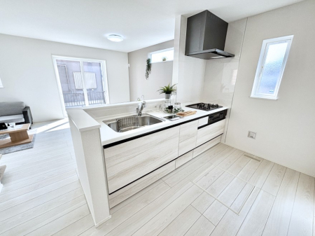 �L�b�`���@�u�₩�ȕ����ʂ蔲����L�b�`���B��������̂Ŗ��邭���C�ɂ��𗧂��܂��B