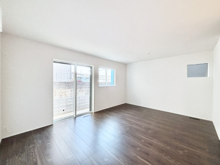 ���r���O�@���邢�z���������A�����̕��͋C�ɖ�������郊�r���O�E�_�C�j���O�B 