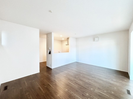 ���̑����ρ@�Ƒ��̏Ί炪���R�Ɛ��܂�Ă���A����ȕ��͋C�̃_�C�j���O�Ɏd�オ���Ă��܂��B