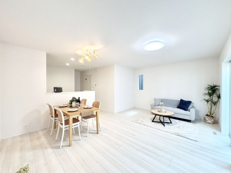 ���r���O�@���Ƒ��̓��₩�Șb�����ŕ�܂�閾�邢���r���O