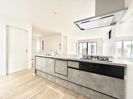 �L�b�`���@���������Ȃ���ł����Ƒ��Ƃ̉�b���y���߂�ΖʃL�b�`��