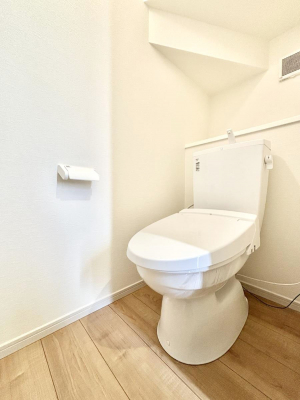 �g�C���@�g�C����1�K��2�K���ꂼ��ɔz�u����Ă��ĂƂĂ��֗��ł��B 