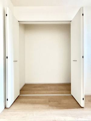 ���̑����ρ@���r���O���[�B�����Ɏ��[������ƕ����W�܂�LDK���X�b�L���Еt�������ł��ˁB  