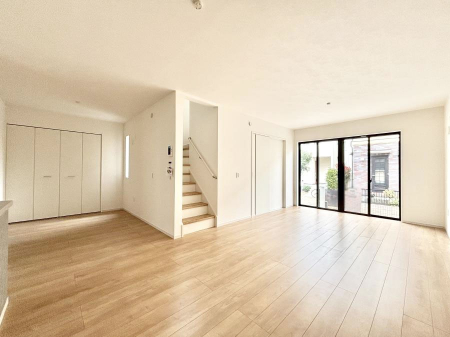 ���̑����ρ@�傫�ȑ����炽���Ղ�̗z���ƕ����������郊�r���O  