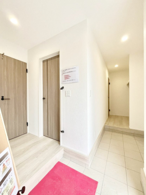 ���ց@���Ƒ��₨�q�l���C�����悭���o�}���ł��鉸�₩�ȕ��͋C�̌��ւł��B