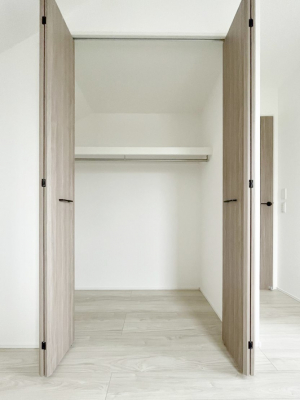 ���[�@�m���̃N���[�[�b�g�B���s��������̂Ō���̈ߗނ�����������܂�܂��B