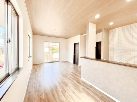 ���̑����ρ@�Ƒ��̏Ί炪���R�Ɛ��܂�Ă���A����ȕ��͋C�̃_�C�j���O�Ɏd�オ���Ă��܂�