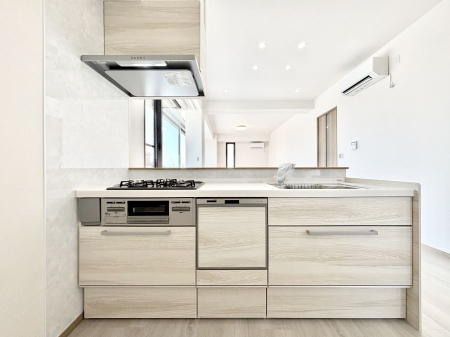 �L�b�`���@���������Ȃ���ł����Ƒ��Ƃ̉�b���y���߂�ΖʃL�b�`��