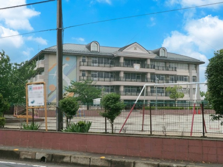 ���ӊ��@���w�Z 500m �z�J�s���o�H���w�Z