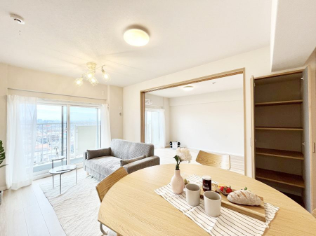 ���r���O�@�傫�ȑ����炽���Ղ�̗z���ƕ����������郊�r���O