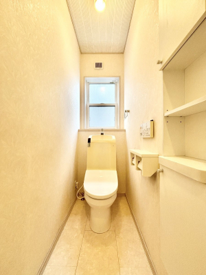 �g�C���@�g�C����1�K��2�K���ꂼ��ɔz�u����Ă��ĂƂĂ��֗��ł��B 