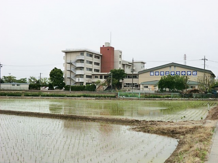 ���ӊ��@���w�Z 950m �z�J�s���������w�Z