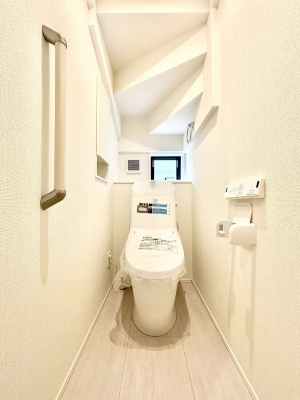 �g�C���@�g�C����1�K��2�K���ꂼ��ɔz�u����Ă��ĂƂĂ��֗��ł��B 