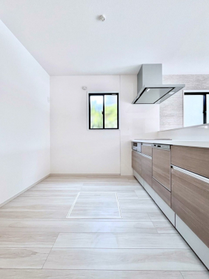 �L�b�`���@�u�₩�ȕ����ʂ蔲����L�b�`���B��������̂Ŗ��邭���C�ɂ��𗧂��܂��B