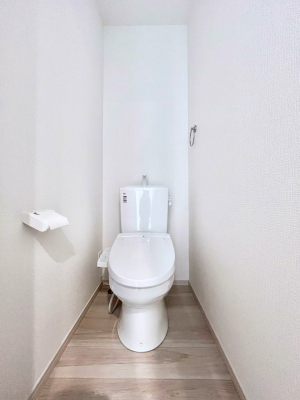 �g�C���@�g�C����1�K��2�K���ꂼ��ɔz�u����Ă��ĂƂĂ��֗��ł��B 